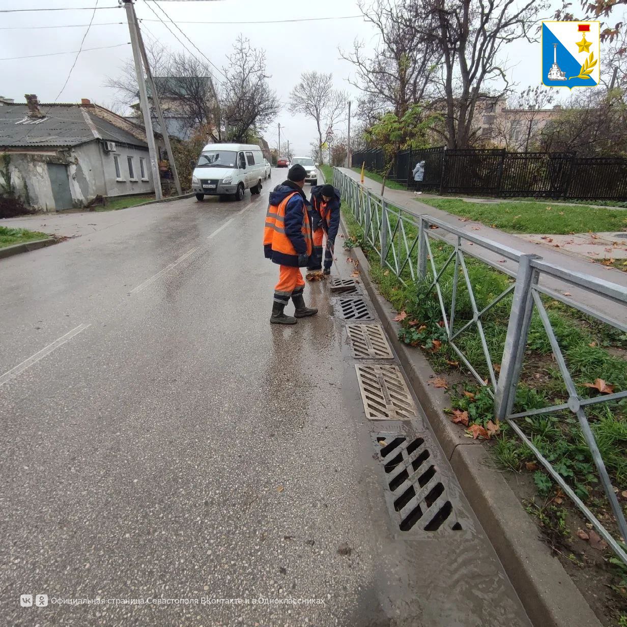 «Водоканал» усиленно очищает ливневые сети в Севастополе