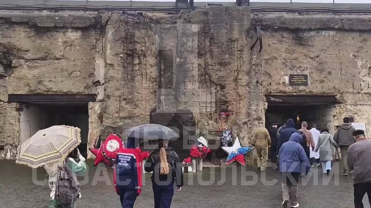 На 35-й береговой батарее проходит торжественная церемония передачи останков участника Великой Отечественной войны Рази Назимова