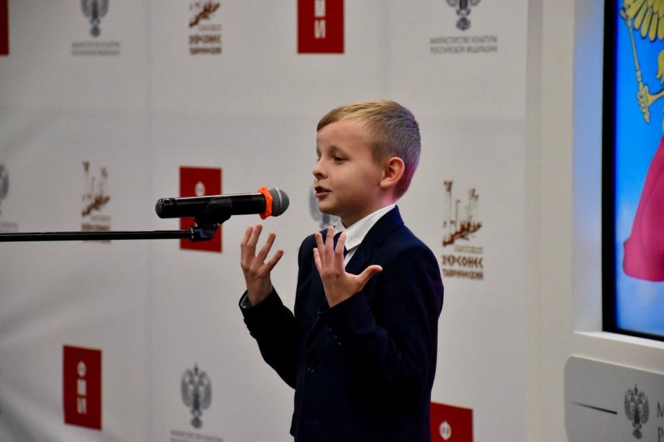 В Севастополе завершился финал конкурса чтецов «Пусть вами гордится страна», который прошел в рамках XVI городского патриотического фестиваля детского и юношеского творчества «Верность отцам – верность Отчизне»