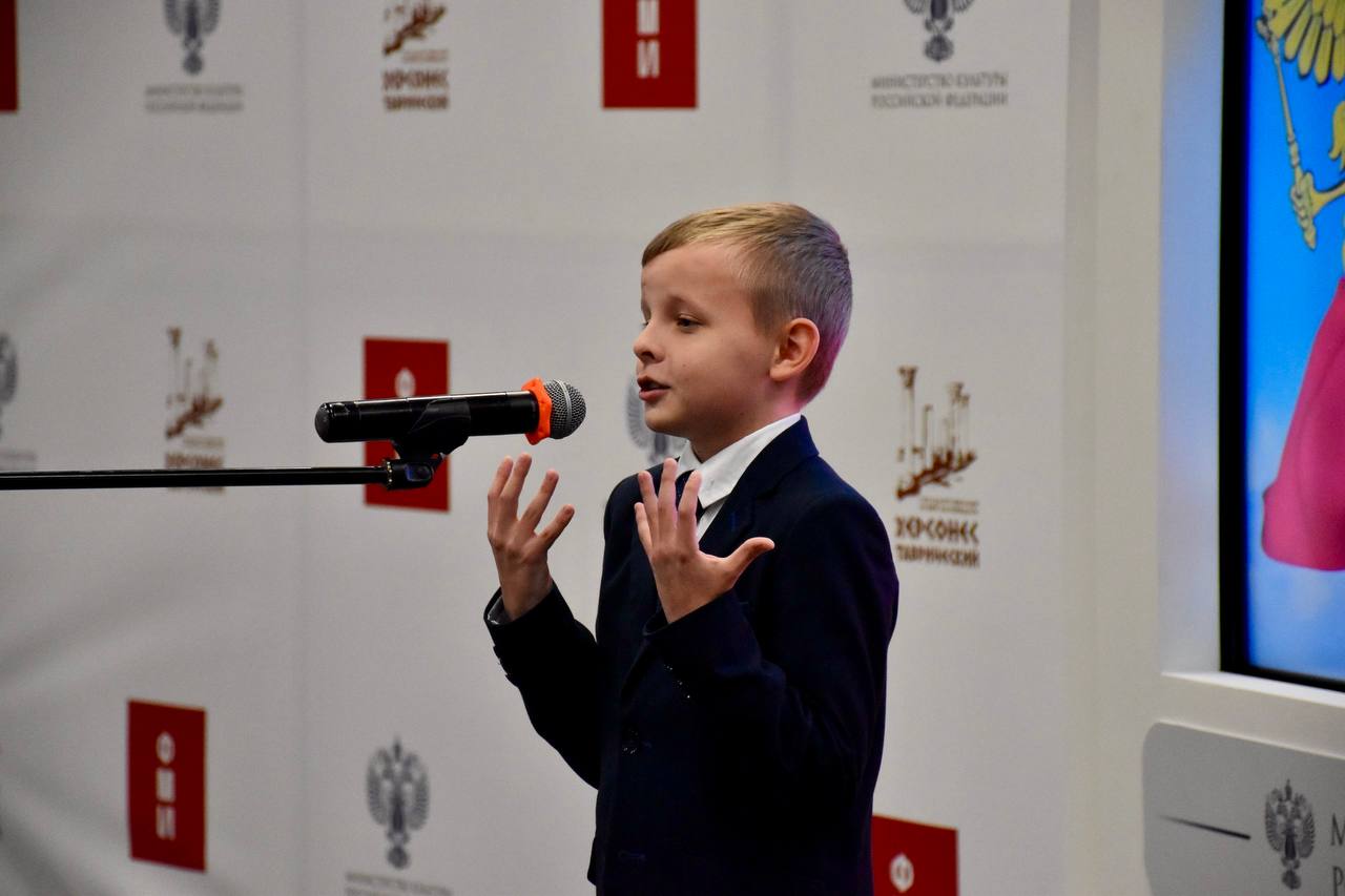 В Севастополе завершился финал конкурса чтецов «Пусть вами гордится страна», который прошел в рамках XVI городского патриотического фестиваля детского и юношеского творчества «Верность отцам – верность Отчизне»