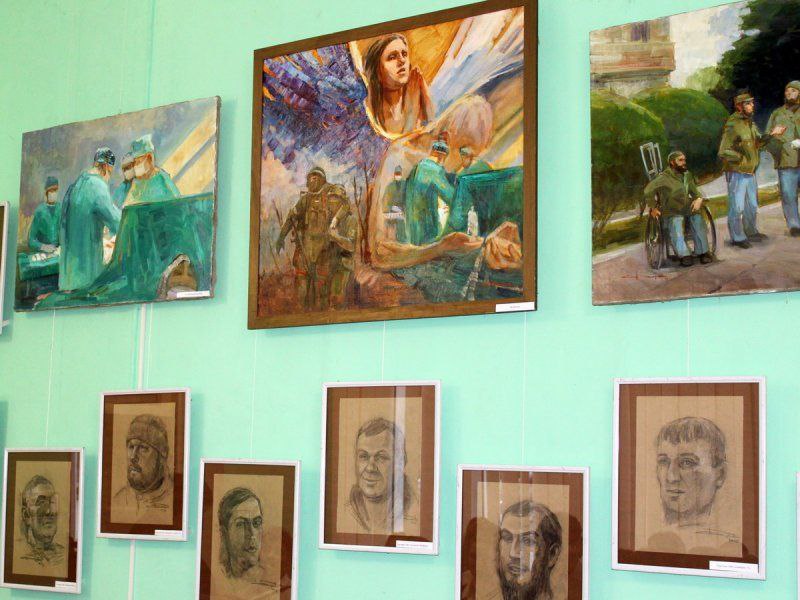 В Севастополе открылась выставка «Опалённые войной» ко Дню Героев Отечества