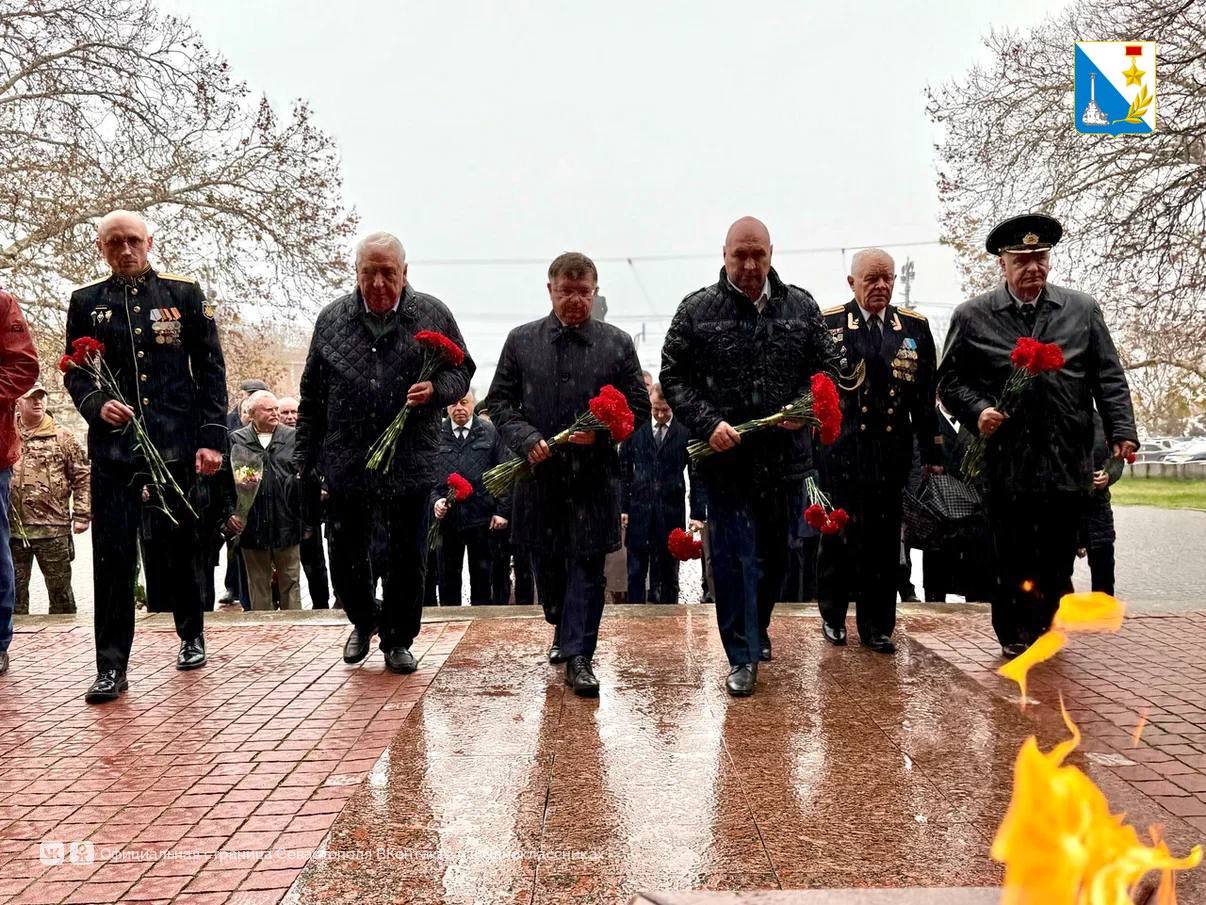 Севастополь отмечает День Героев Отечества
