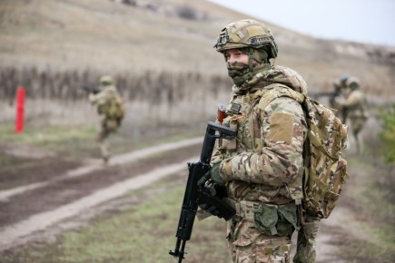 Более 400 000 контрактников пополнили войска за год