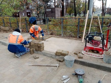 Водоканал: Рабочие моменты. восстановление тротуарной плитки