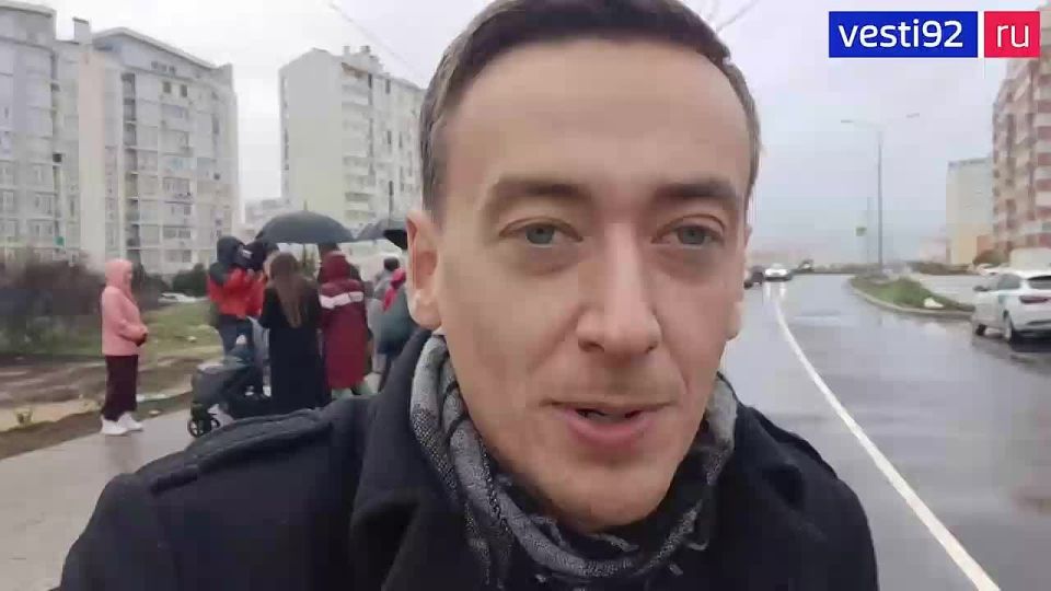 На Античном проспекте проходит встреча местных жителей с представителями правительства Севастополя