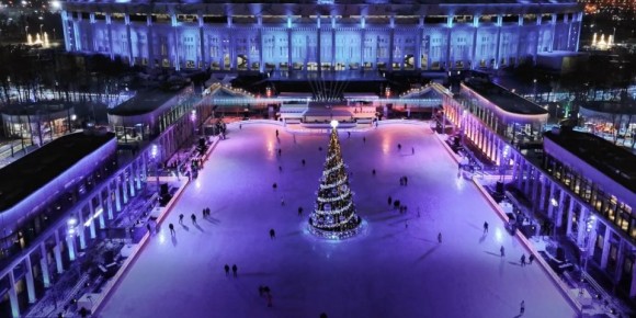 В «Лужниках» открыли мультимедийный каток