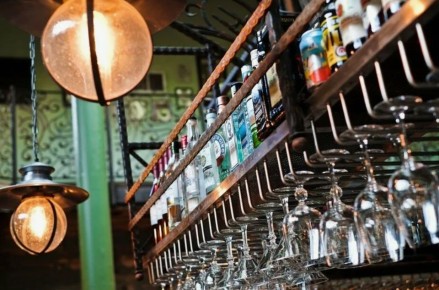 В Севастополе хотят ограничить розничную продажу алкоголя в кафе, барах и буфетах в многоэтажках — с 10:00 до 22:00
