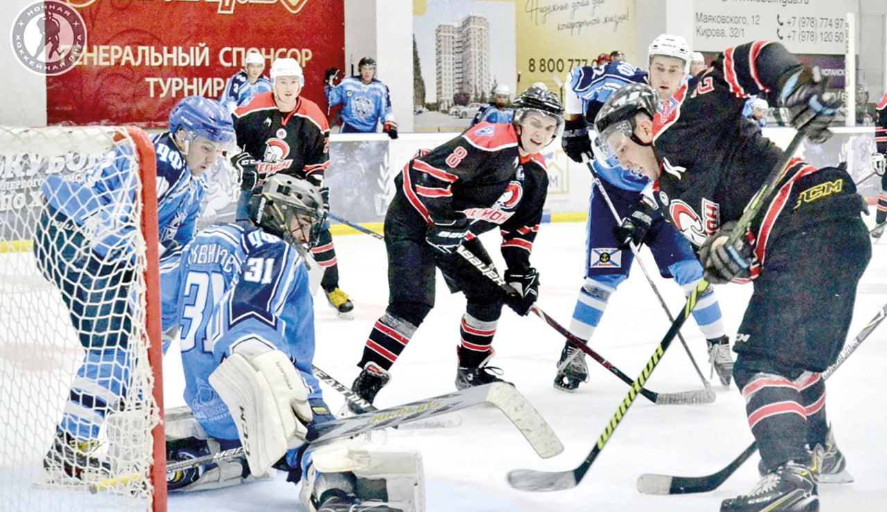 Ледовые побоища: в Крыму стартовал сезон Ночной хоккейной лиги среди любителей 40+ и 50+