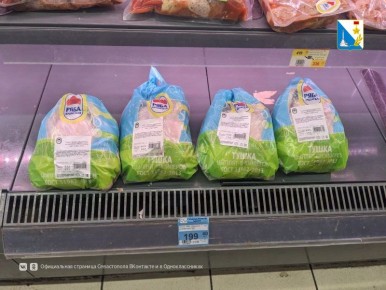 За неделю в Севастополе снизились цены на свинину, курицу, свежие помидоры и капусту