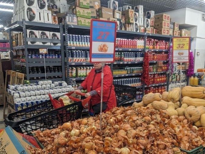 За последнюю неделю в Севастополе подешевели свинина, курица, свежие помидоры и капуста