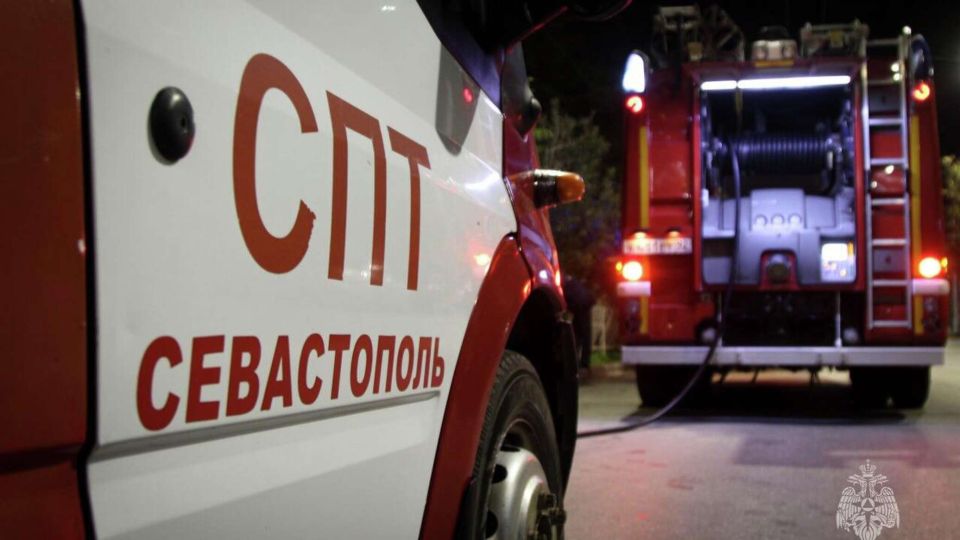 В Севастополе вспыхнул частный дом - пострадали два человека