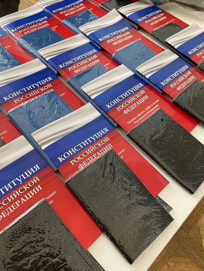 Вячеслав Аксенов вручил паспорта юным гражданам