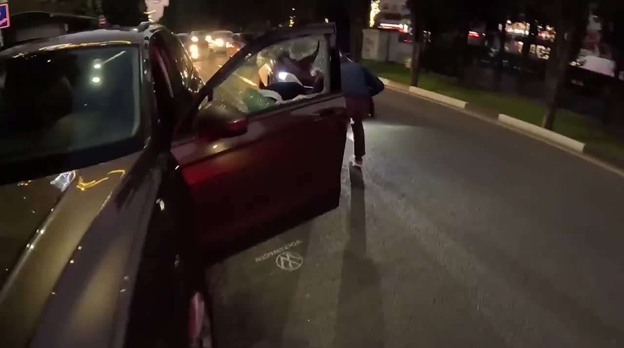 Два чиновника из Ялты задержаны за мошенничество с землёй и взятками