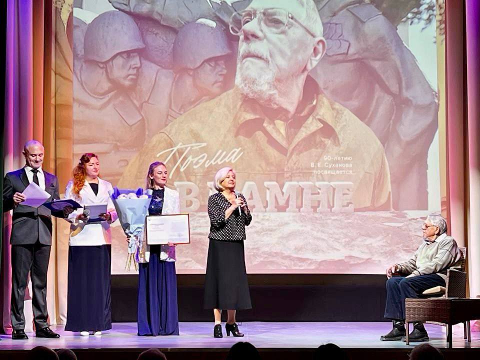 В Севастополе с юбилеем торжественно поздравили скульптора Владимира Суханова