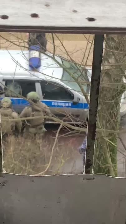 Напавший на охранника и ученика в школе Подмосковья девятиклассник был приверженцем деструктивного молодежного течения – ТАСС со ссылкой на оперативные службы