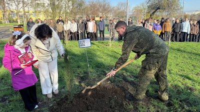 ZaМИР. Михаил Сухенко принял участие в высадке Аллеи памяти