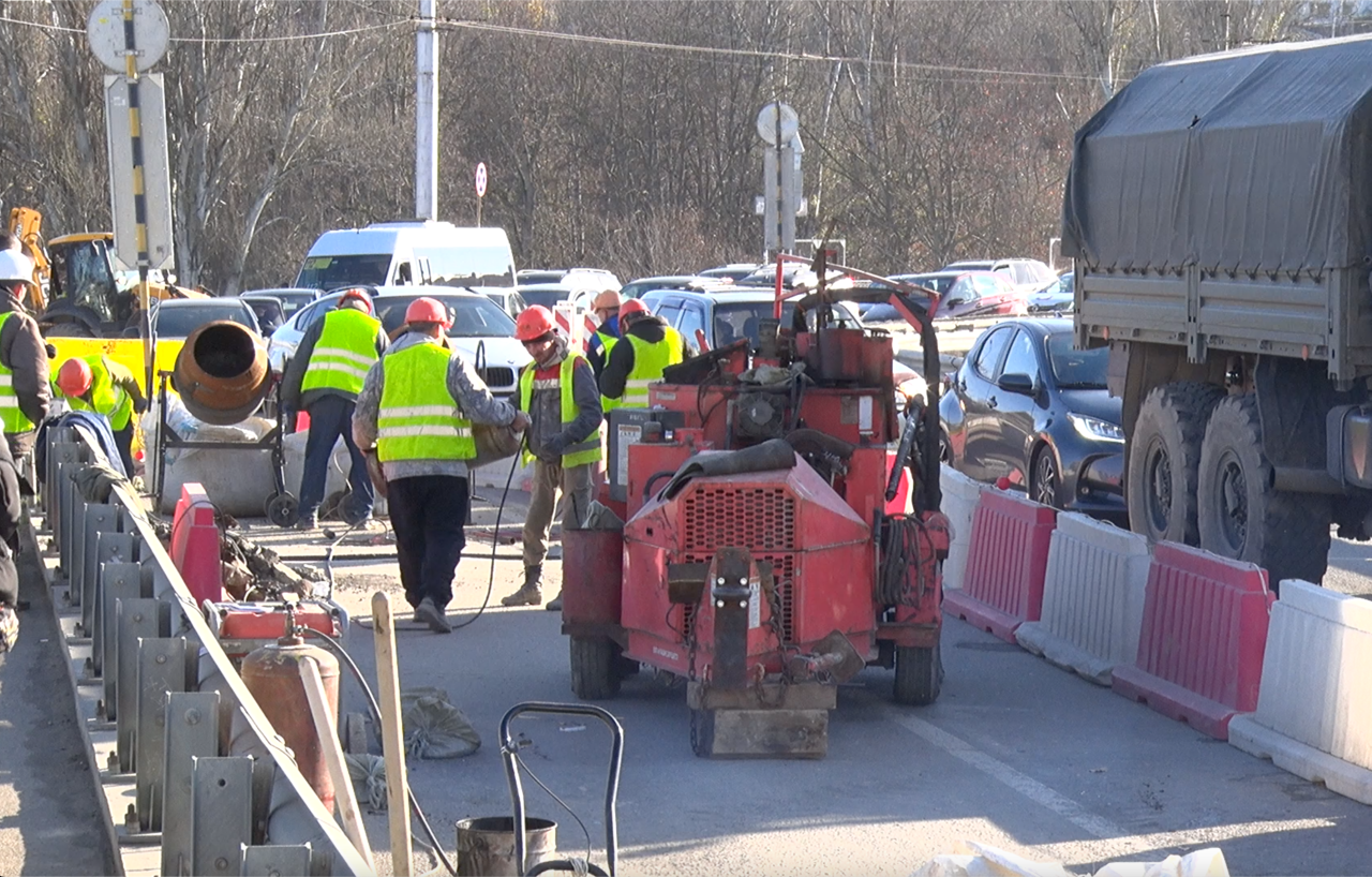 На Днепровском мосту проведут реконструкцию