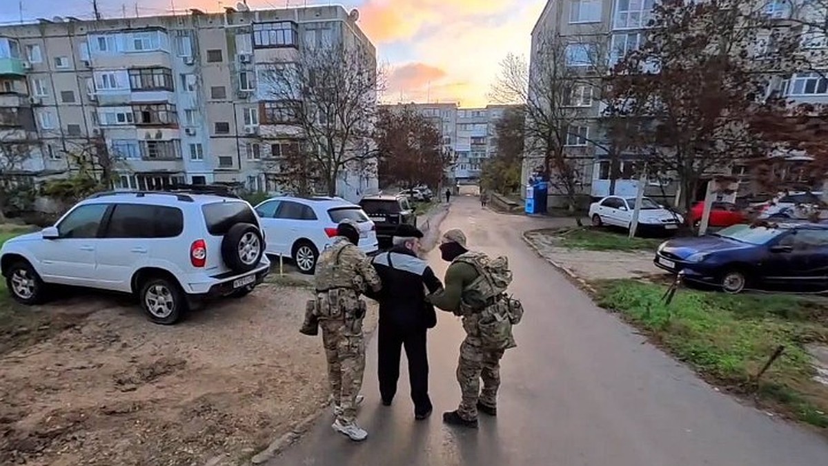 Призывал атаковать Красную площадь: пенсионера из Керчи задержали за террористические комментарии