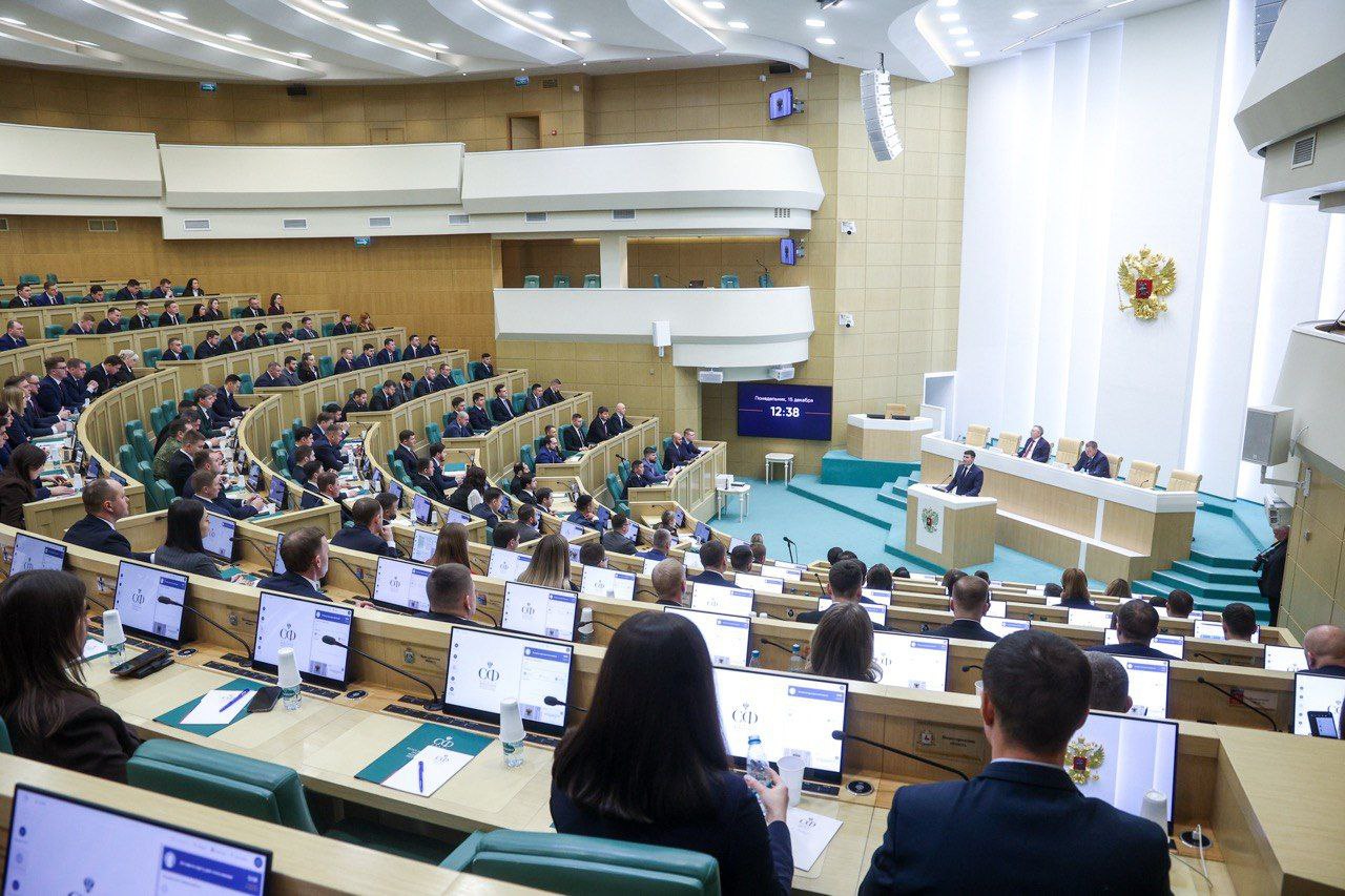 Участник программы "Севастополь - Город Героев", замглавы Совета Гагаринского муниципального округа Алексей Унинский принял участие в заседании Палаты молодых законодателей