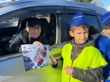 Госавтоинспекция Севастополя вместе с отрядом ЮИД напомнили водителям о важности безопасной перевозки детей