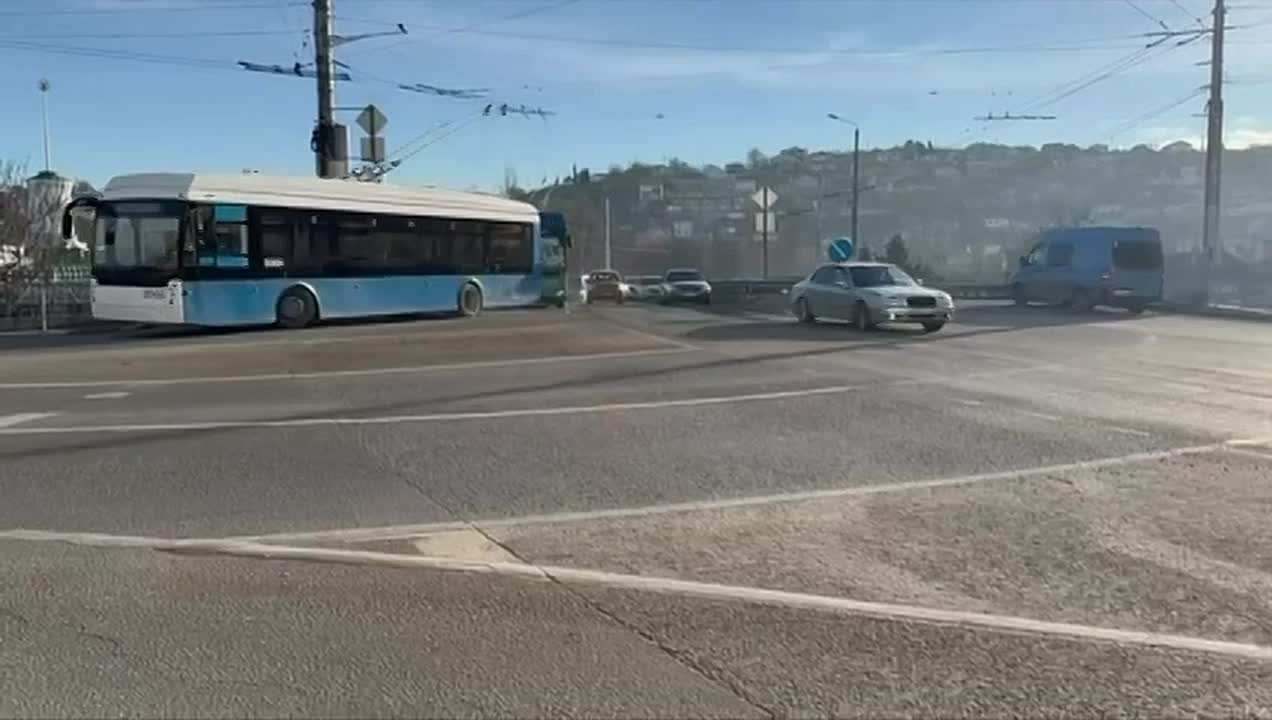 Досрочно завершили внеплановый ремонт Днепровского моста