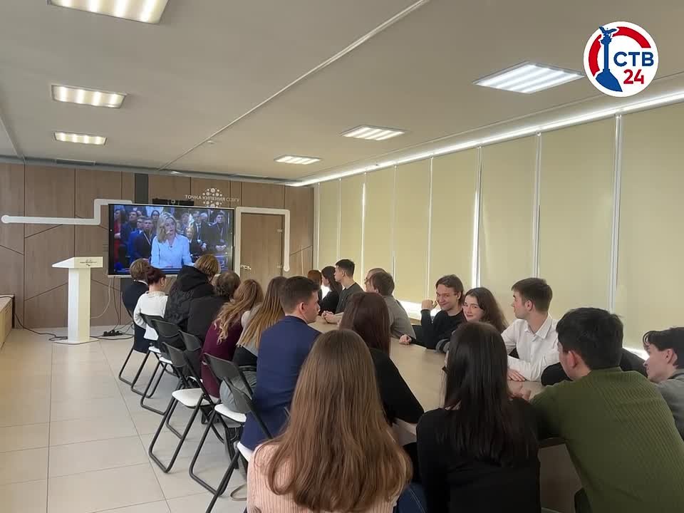 Ежегодную прямую линию с Владимиром Путиным смотрят по всей стране