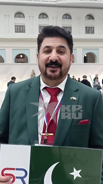 Главный редактор Пакистанско-Российского портала Сада-е-Рус, корреспондент пакистанского телевидения PTV News передал привет севастопольцам и отметил, что бывал в нашем городе