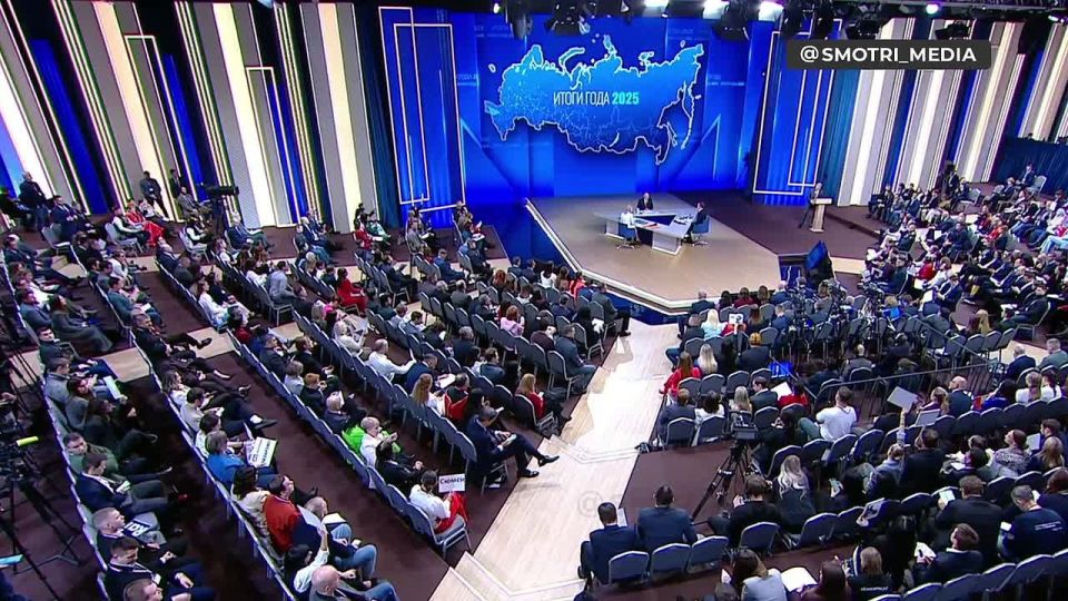 У нас все было, кроме своего мессенджера — Путин