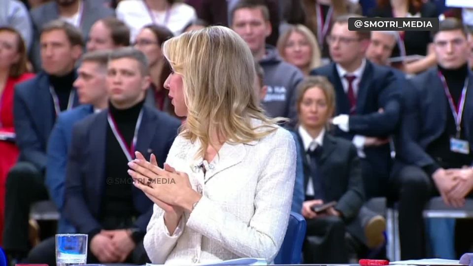 Девушка журналиста, сделавшего предложение на Прямой линии Путина, ответила согласием