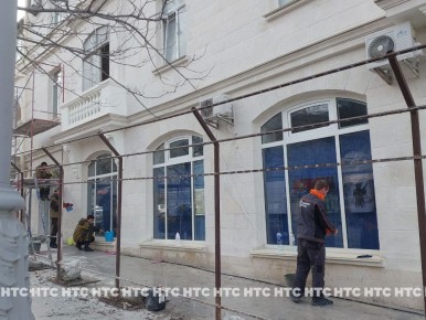 #нам_пишут. Сегодня на Большой Морской, 4 убрали забор — видно, что работы по фасаду выходят на финишную прямую