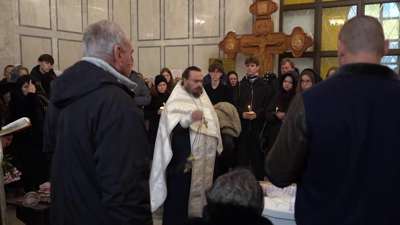 В Севастополе простились с 15-летней девочкой, которая умерла из-за удара ВСУ