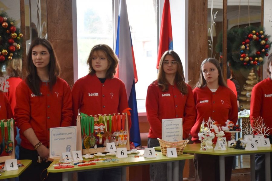 В Севастопольском профессиональном художественном колледже прошла благотворительная ярмарка