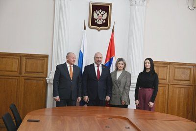 Спикер парламента вручил удостоверения мировым судьям