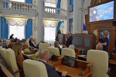 Владимир Немцев наградил представителей трудовых коллективов и организаций Севастополя