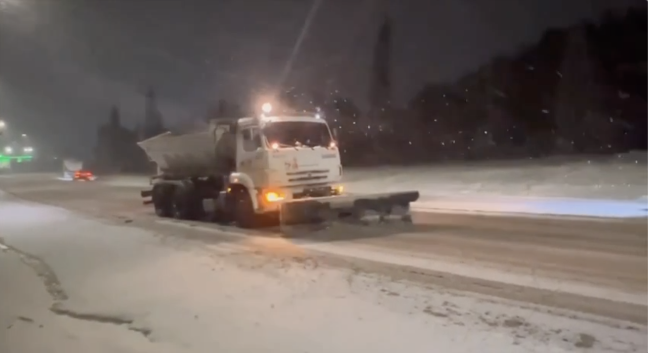 Службы Севастополя усилили работу из-за непогоды