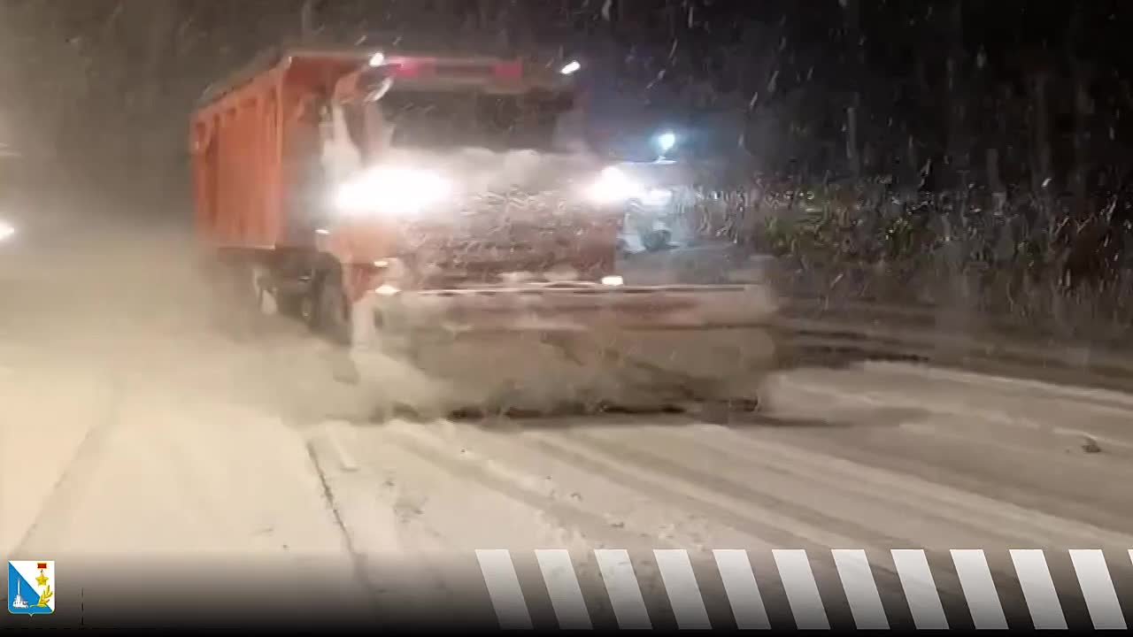 Дорожные службы перешли на круглосуточный режим работы