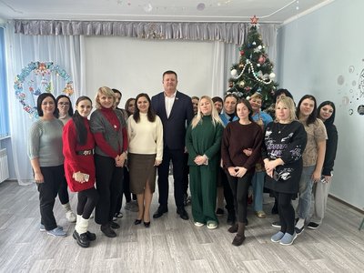 Вячеслав Камзолов передал поздравления коллективу детского сада № 88