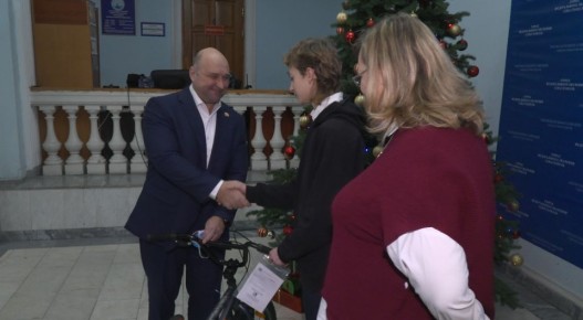 Владимир Немцев исполнил мечту мальчика о велосипеде