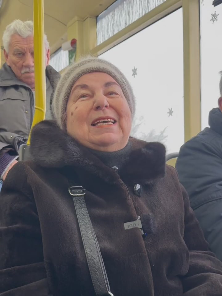 По улицам Севастополя курсирует новогодний троллейбус