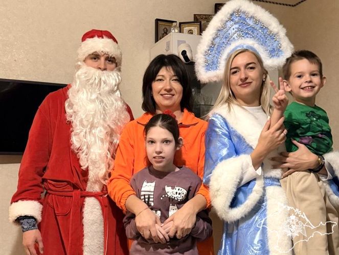 Дед Мороз специального назначения поздравил в Крыму детей росгвардейцев