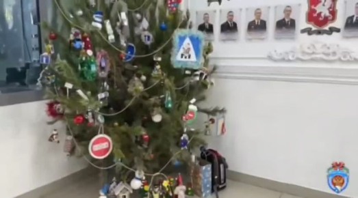 Начальник управления Госавтоинспекции Севастополя Юрий Бондарчук исполнил заветную мечту шестилетнего Владислава Дворяшина