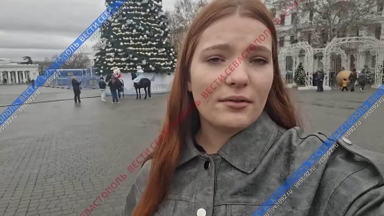 В центре Севастополя проходит акция «Полицейский Дед Мороз»