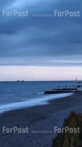 Снежная сказка в Севастополе была недолгой — по улицам потекли реки, а погода вновь стала напоминать то ли ноябрьскую, то ли октябрьскую