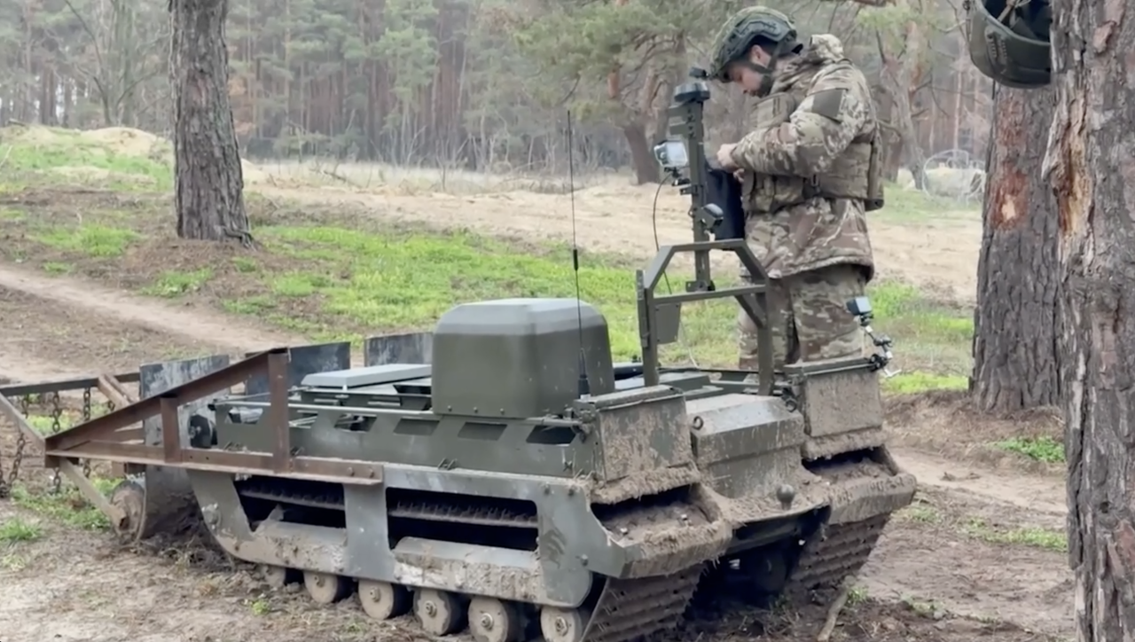 Роботы выполняют опасные задачи на передовой