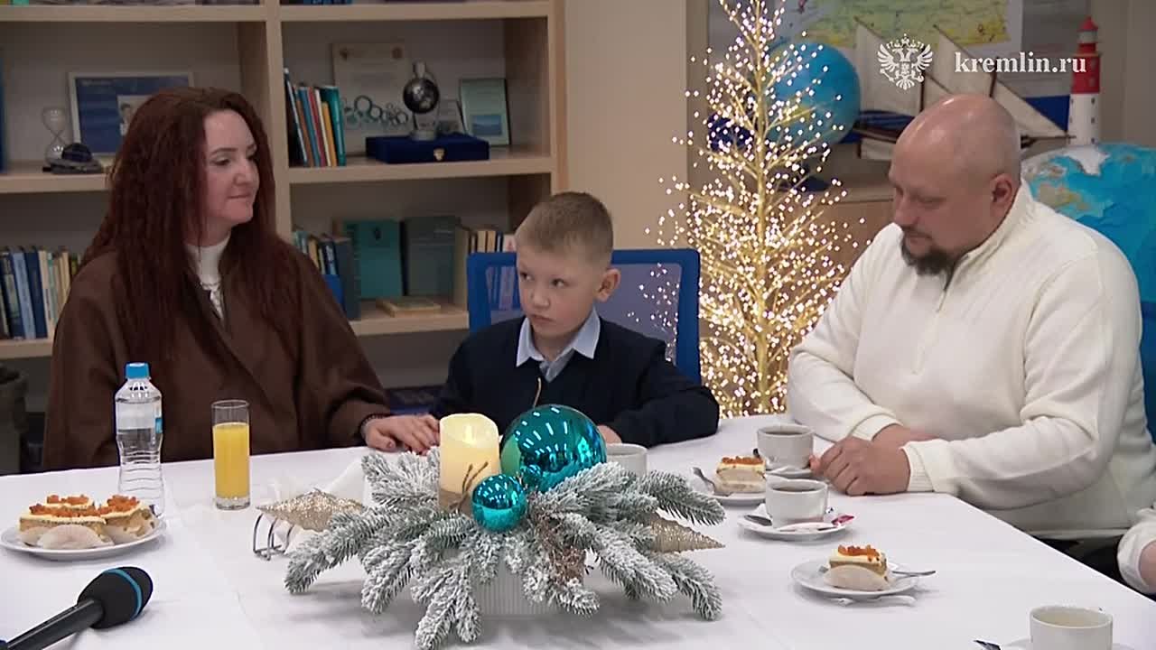 Путин поговорил по телефону с 7-летним Игорем Степаненко – участником благотворительной акции «Ёлка желаний»