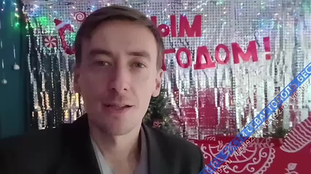 В севастопольском центре военно-патриотического воспитания Дед Мороз продолжает поздравлять детишек с новым годом и дарить подарки