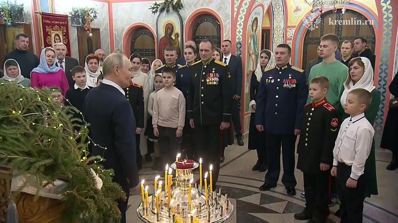 Владимир Путин поздравил православных христиан, всех граждан России, празднующих Рождество Христово