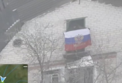 В освобождённом селе Подолы подняты флаги России