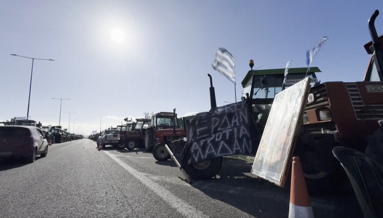 В Греции фермеры заблокировали 4 таможни и дороги