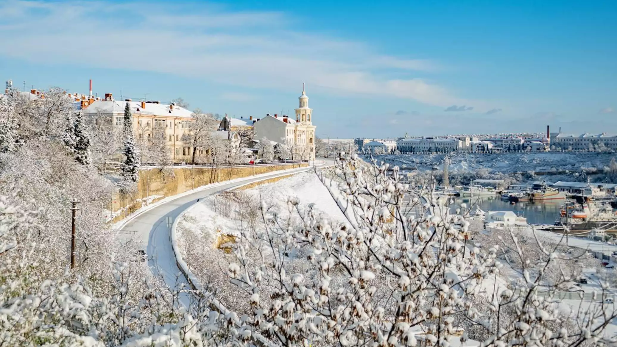 Снегопад и ветер обрушатся на Севастополь